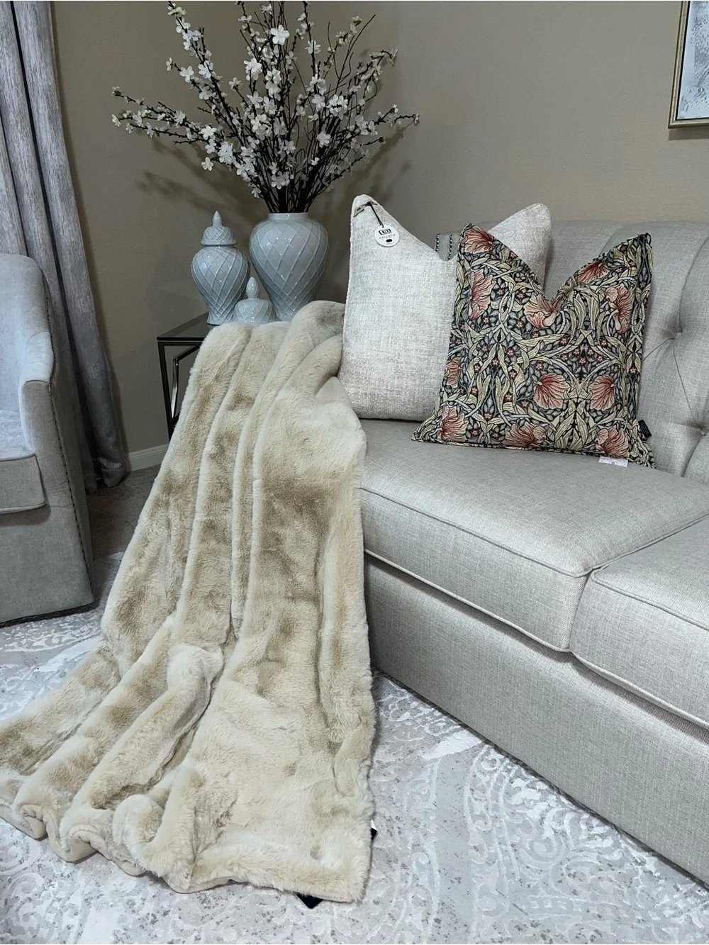 1-NWT CALLISTO HOME LUXURY VELVET DECORATIVE THROW PILLOW (T07263F11)